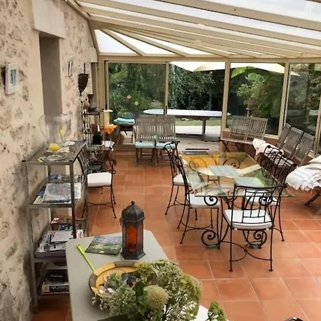 La Petite Provence De Touron Bed & Breakfast