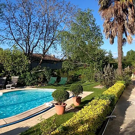 La Petite Provence De Touron Bed & Breakfast 3*