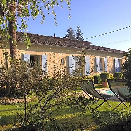 La Petite Provence De Touron Bed & Breakfast 3*