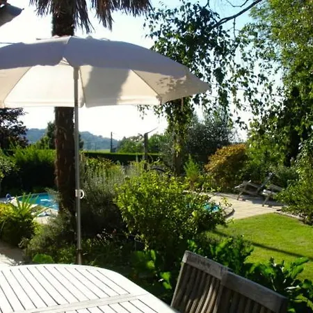Bed & Breakfast La Petite Provence De Touron 3*